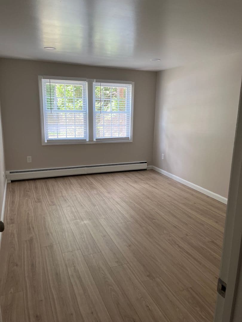 Gardner Apartment: 90 Ridgewood Lane