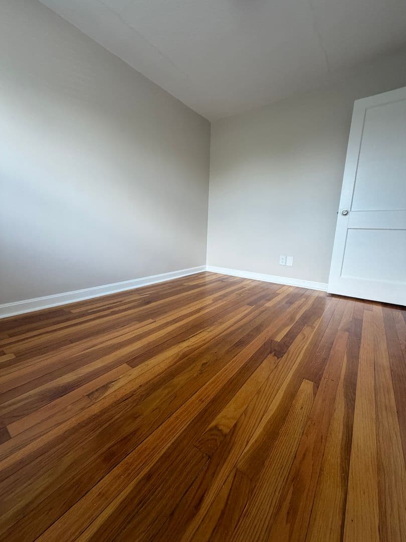 Somerset Apartment: 102 Shawomet Avenue