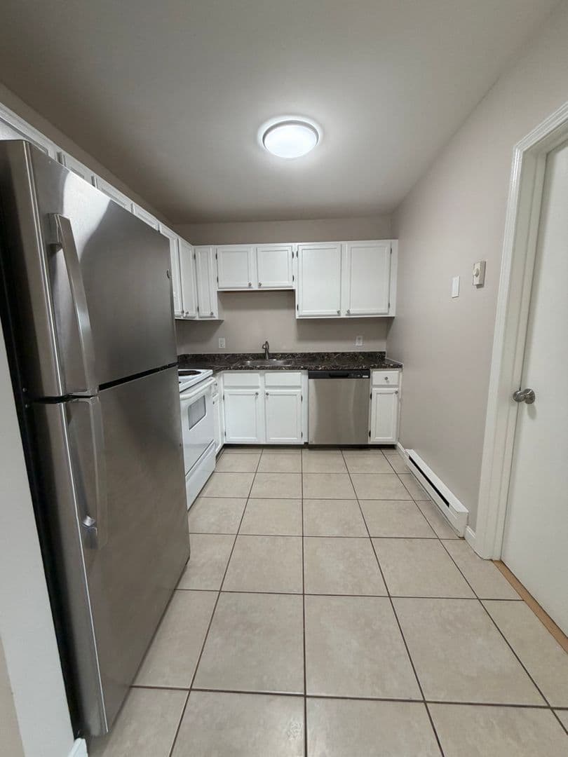 Manchester Apartment: 153 West Hancock street