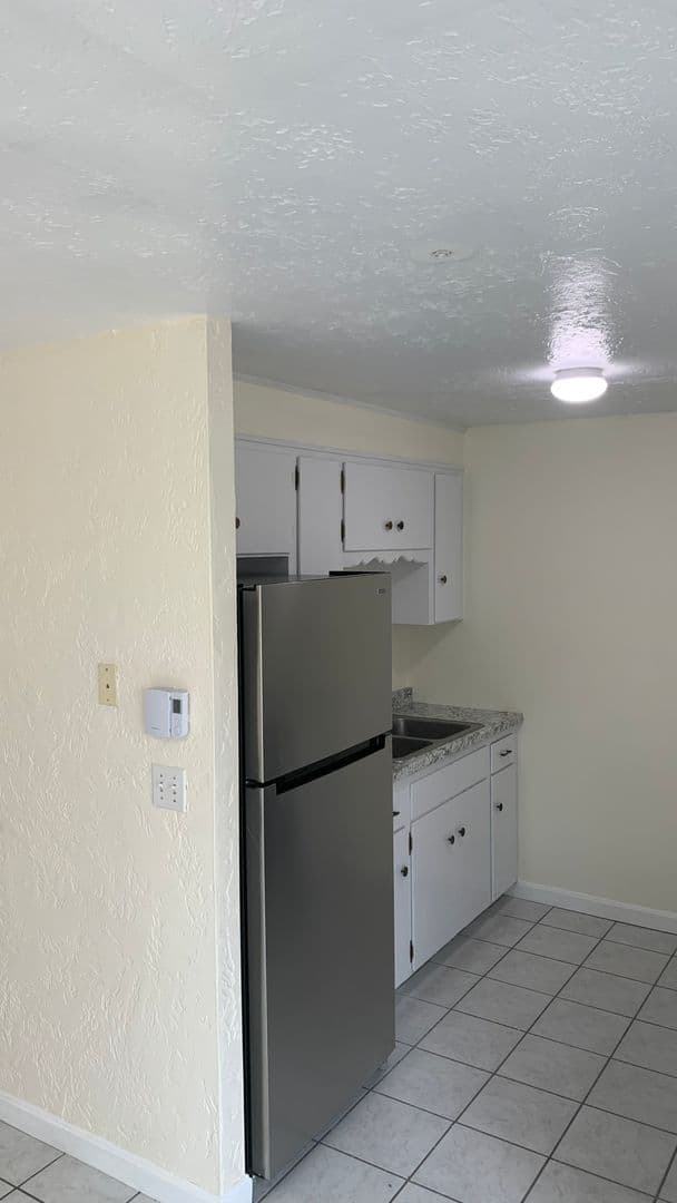 Spencer Apartment: 1 Vista Lane