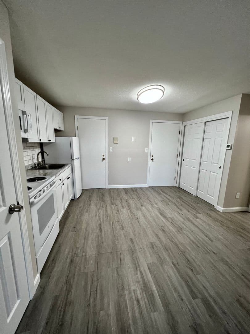 Gardner Apartment: 90 Ridgewood Lane