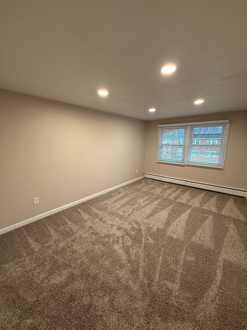 Gardner Apartment: 90 Ridgewood Lane