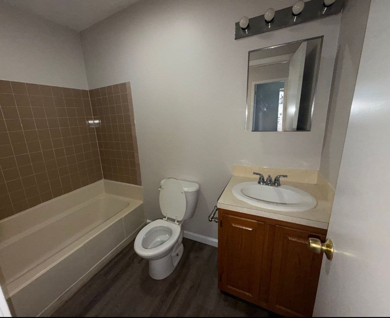 Fall River Apartment: 683-677-669-665-663-655 -631- 543 - 569 - 545 Middle Street