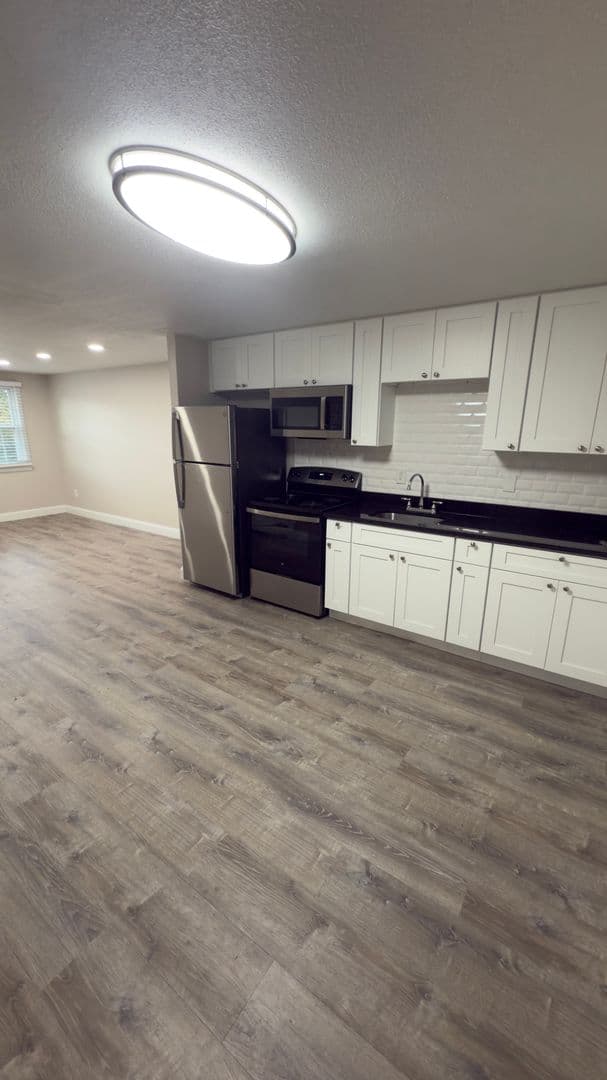 Gardner Apartment: 90 Ridgewood Lane