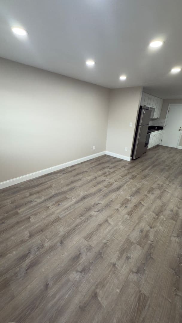 Gardner Apartment: 90 Ridgewood Lane
