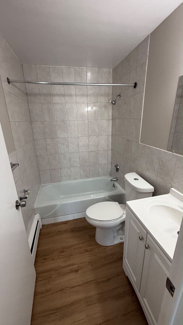 Worcester Apartment: 6 Henry Terrace