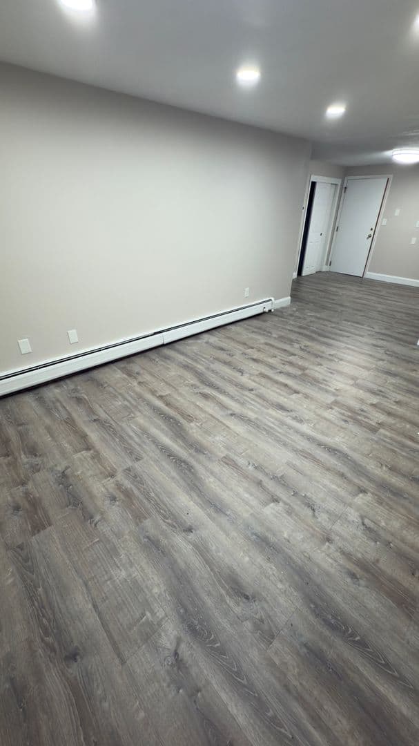 Gardner Apartment: 90 Ridgewood Lane