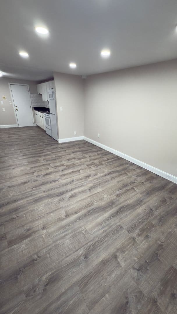 Gardner Apartment: 90 Ridgewood Lane