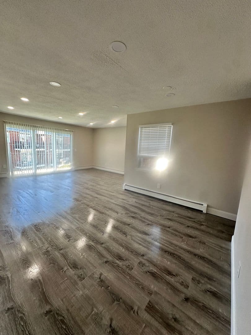 Middletown Apartment: 3 Admiralty Drive