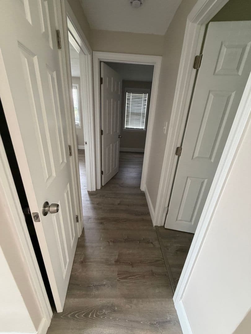Somerset Apartment: 102 Shawomet Avenue