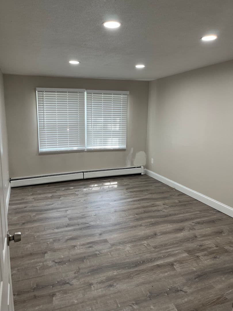 Gardner Apartment: 90 Ridgewood Lane