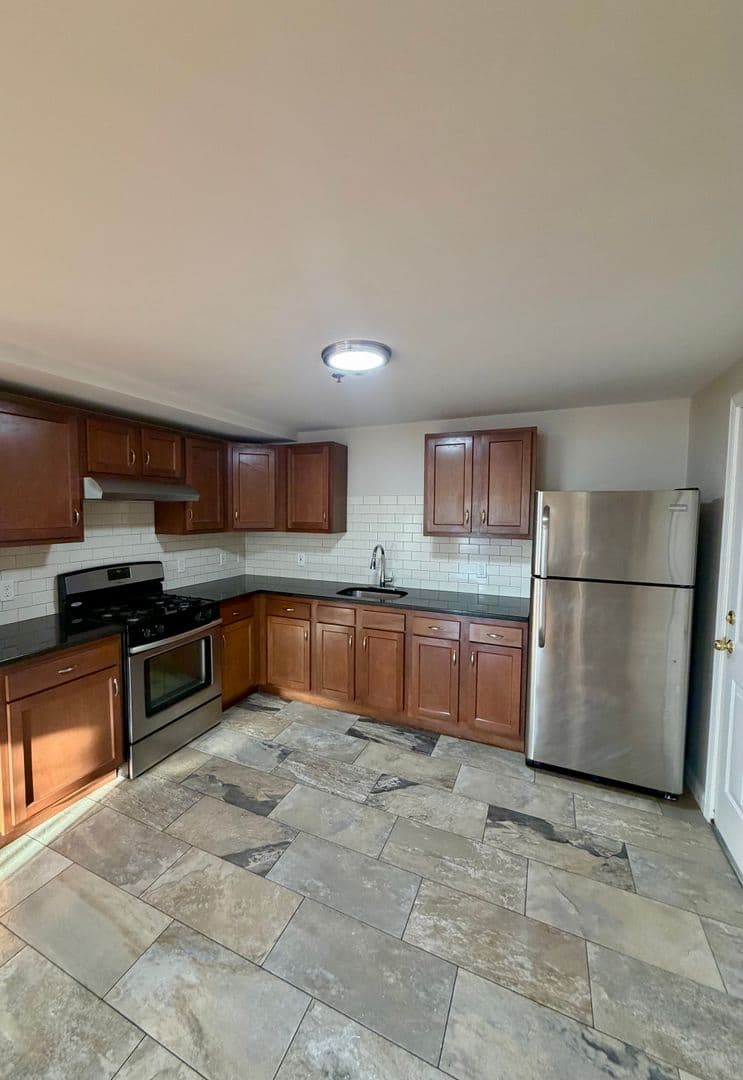 Lowell Apartment: 144 Stevens Street