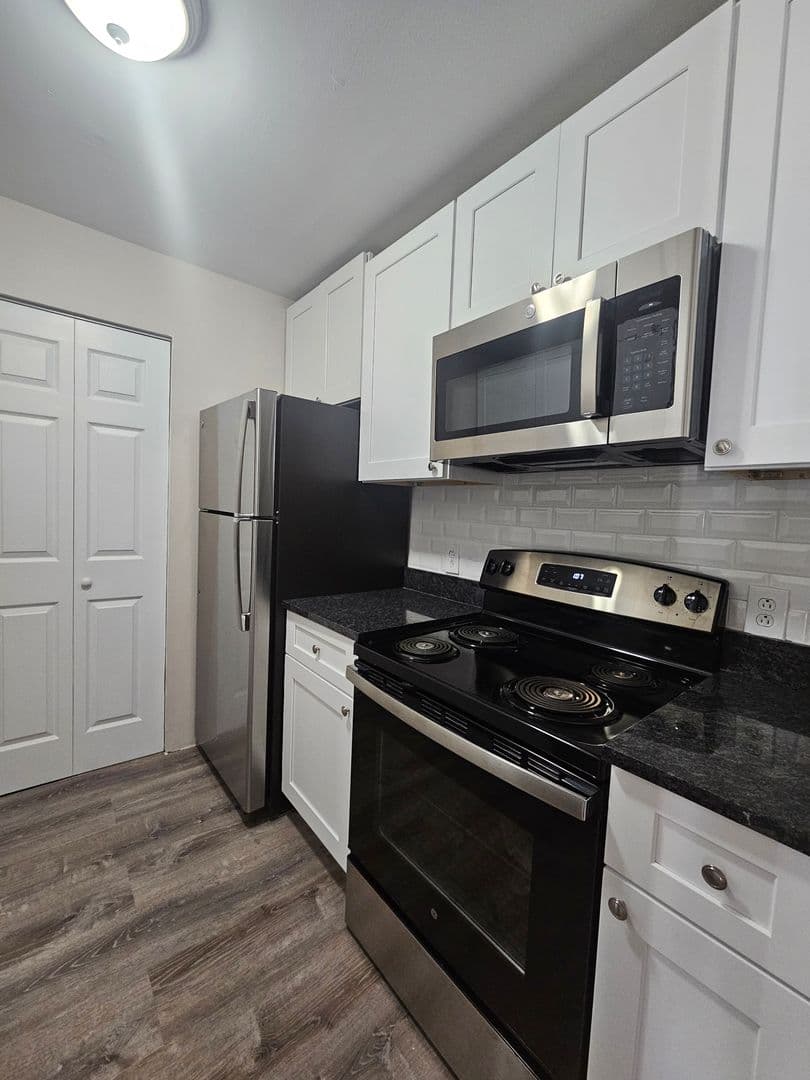 Fall River Apartment: 2 Weaver Street