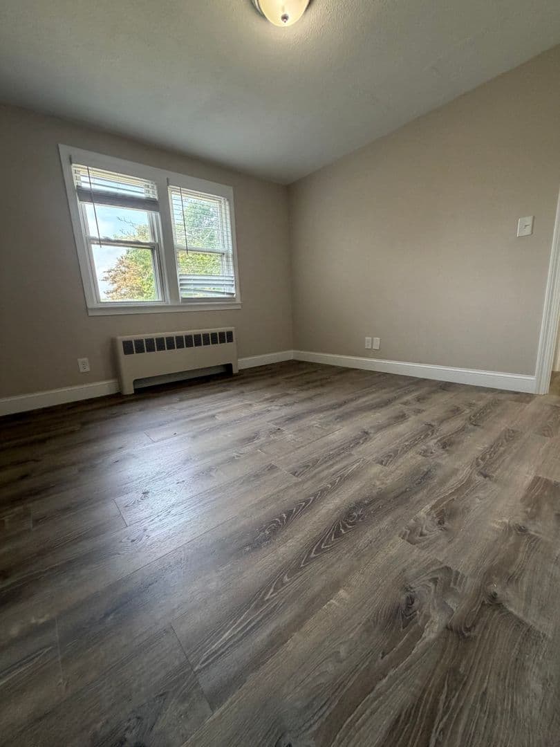 Somerset Apartment: 102 Shawomet Avenue