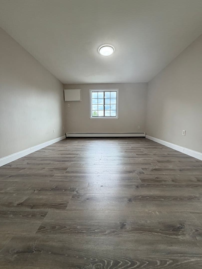Manchester Apartment: 153 West Hancock street