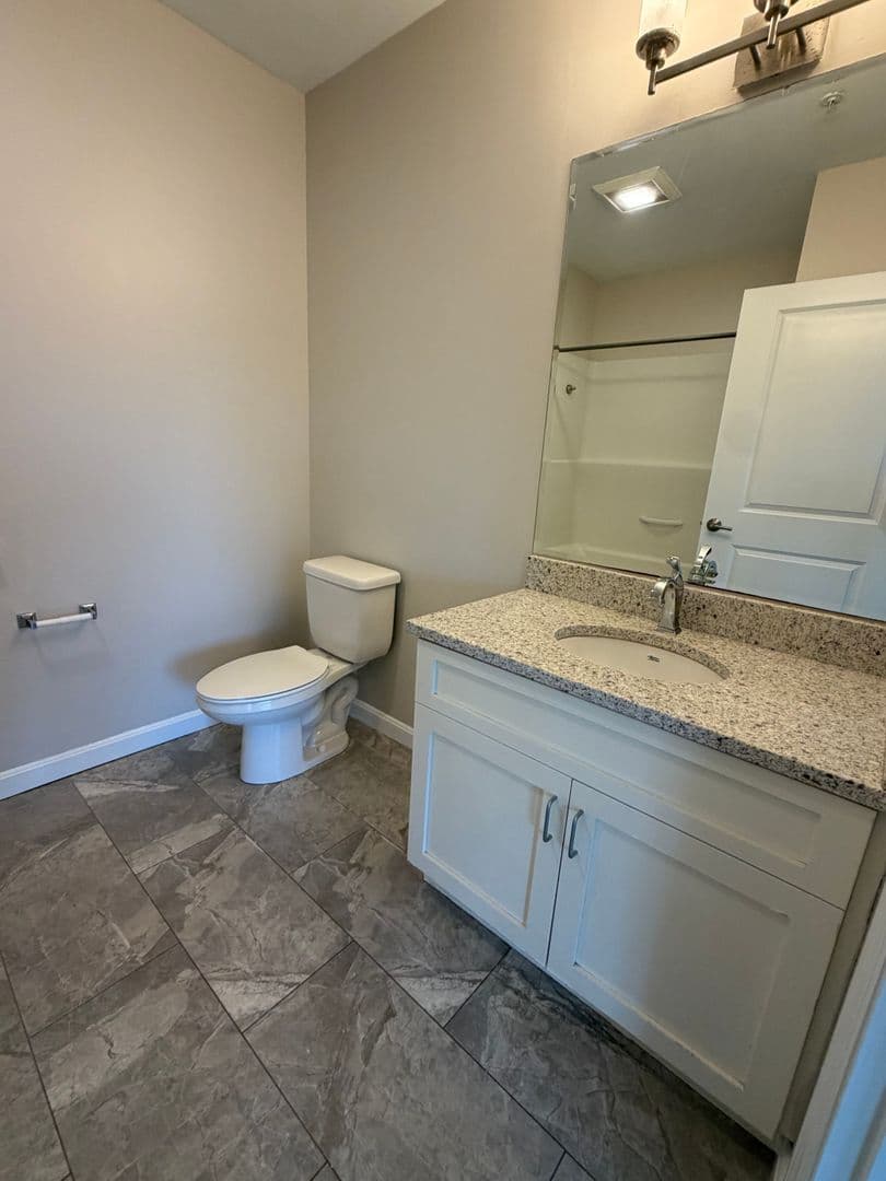 Dartmouth Apartment: 1 Candy Apple Dr.