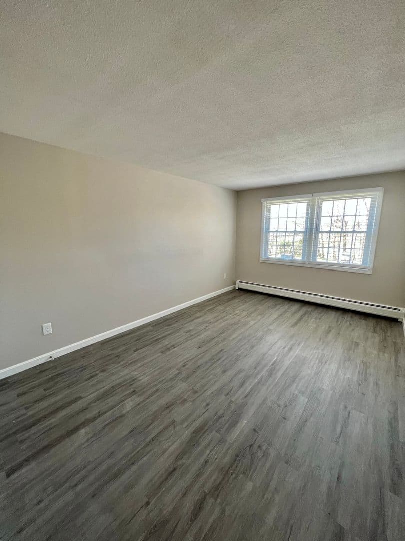 Gardner Apartment: 90 Ridgewood Lane