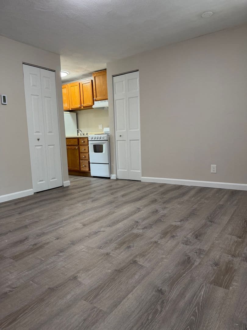 Ayer Apartment: 75 Groton School Road