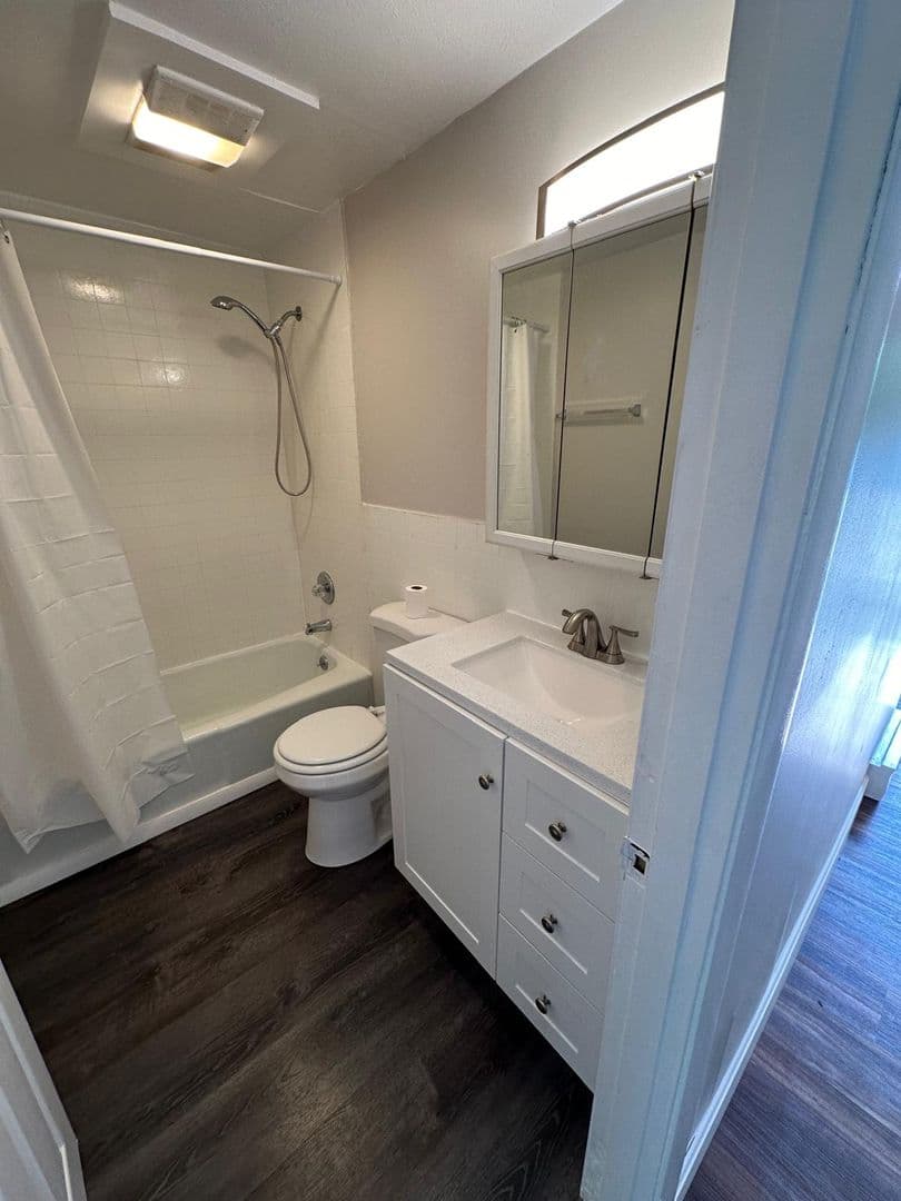 Leicester Apartment: 5 Town Beach Road