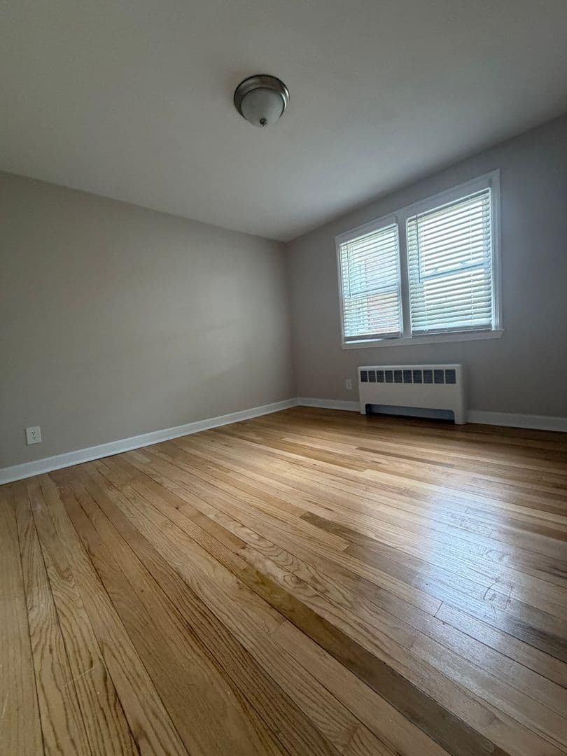 Somerset Apartment: 102 Shawomet Avenue