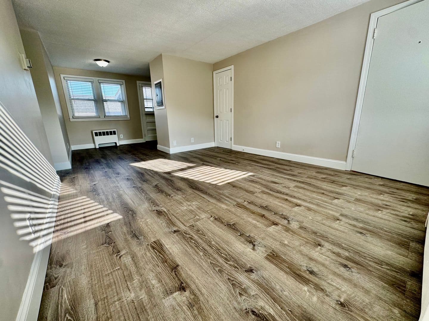 Somerset Apartment: 102 Shawomet Avenue