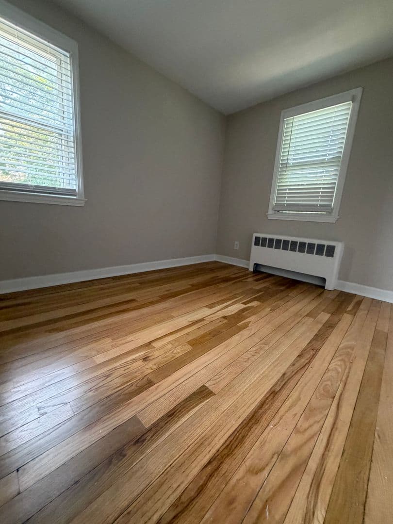 Somerset Apartment: 102 Shawomet Avenue