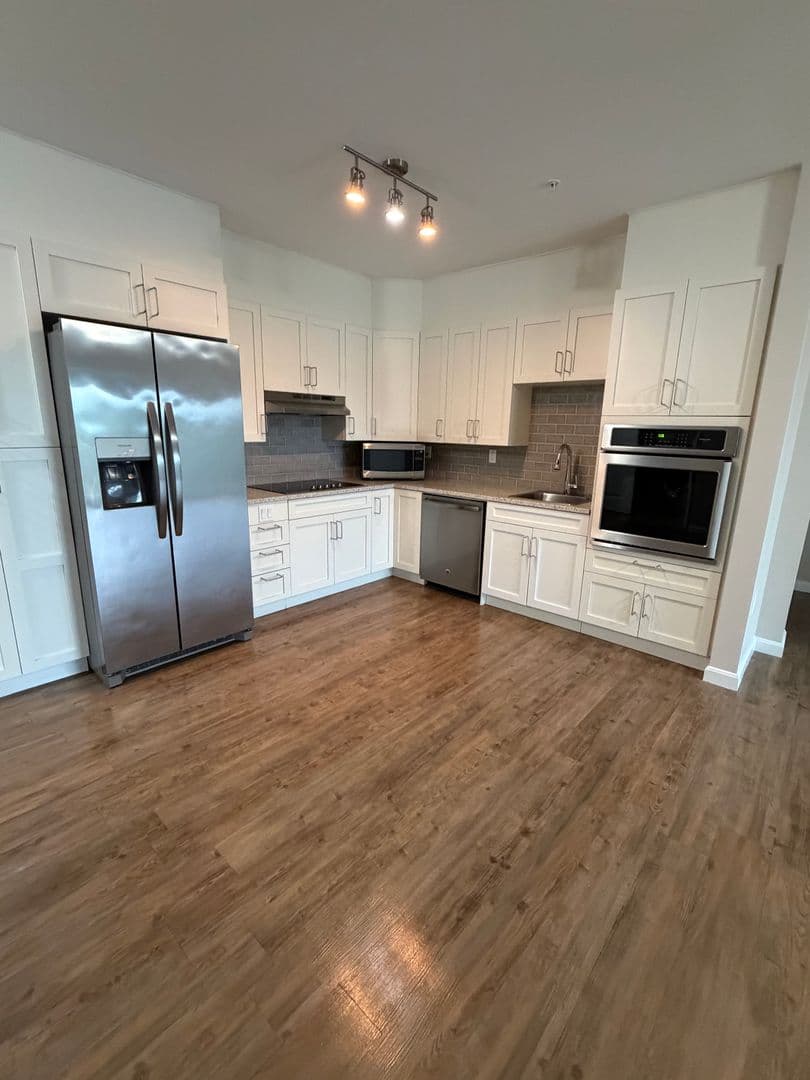 Dartmouth Apartment: 1 Candy Apple Dr.