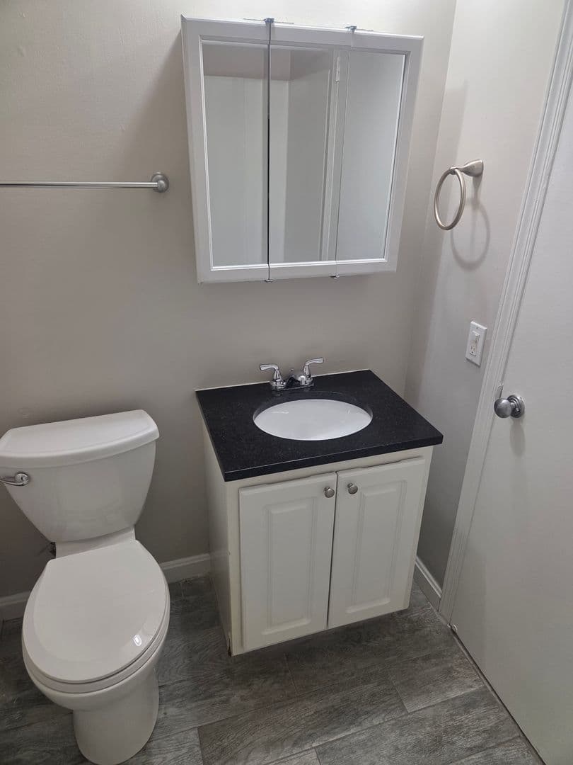Middletown Apartment: 3 Admiralty Drive
