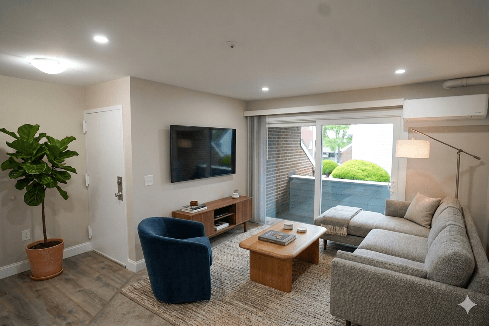 Quincy Apartment: 1020 Southern Artery