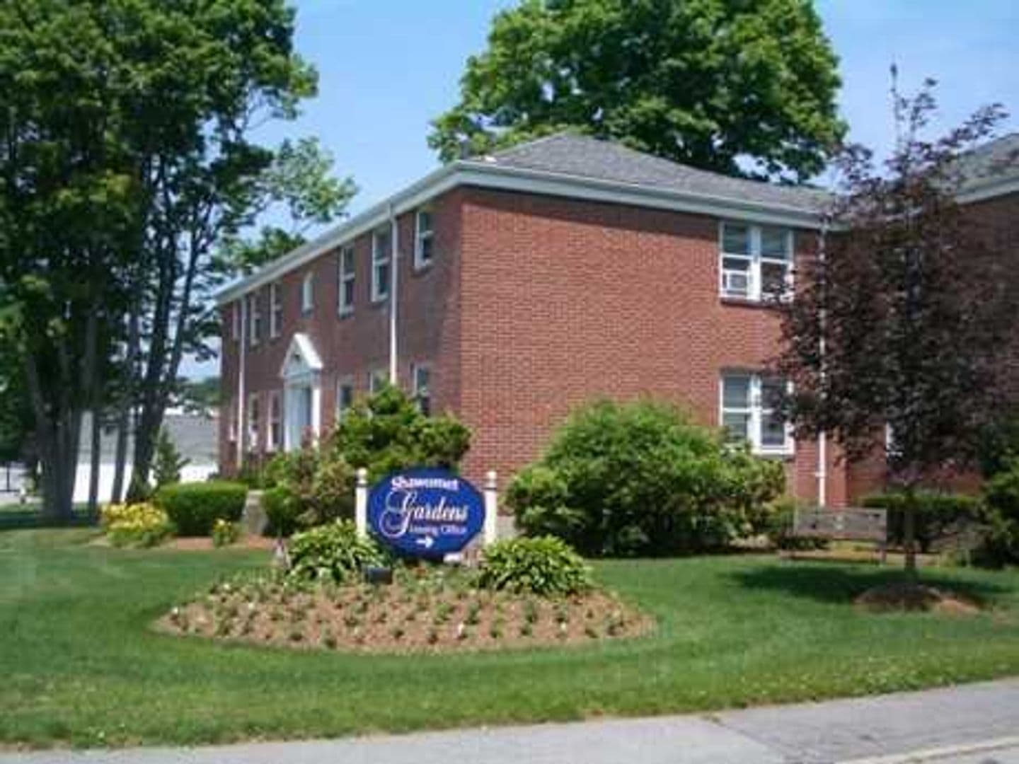 Somerset Apartment: 102 Shawomet Avenue