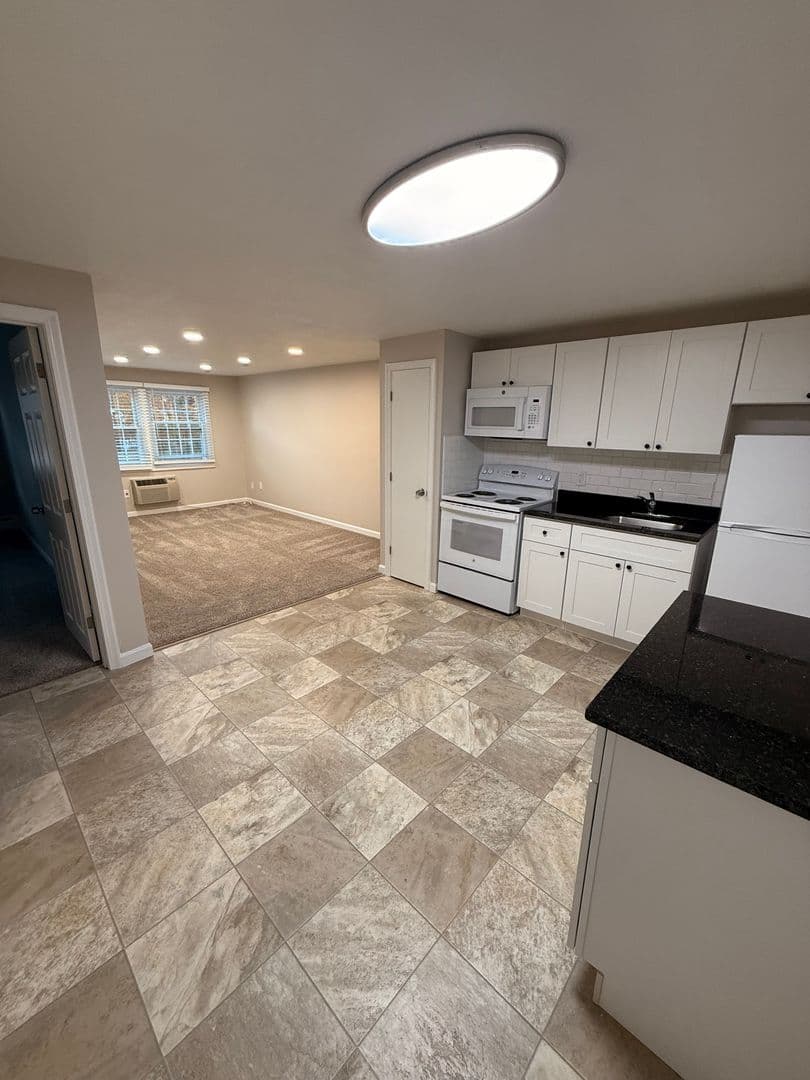 Gardner Apartment: 90 Ridgewood Lane