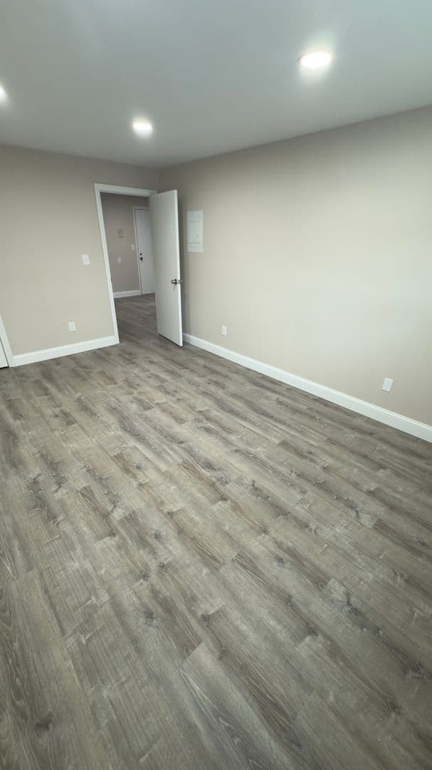 Gardner Apartment: 90 Ridgewood Lane