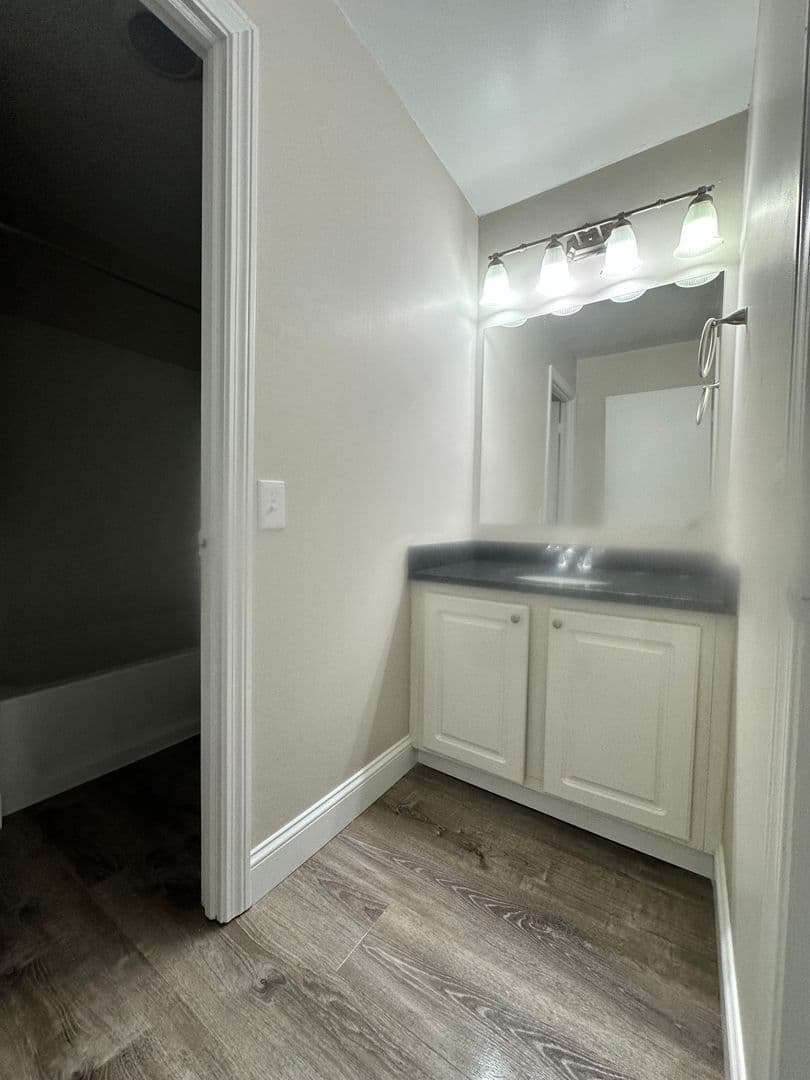 Middletown Apartment: 3 Admiralty Drive