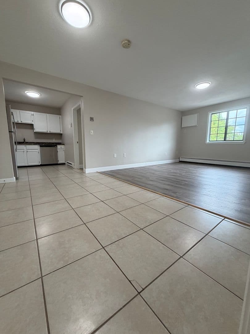 Manchester Apartment: 153 West Hancock street