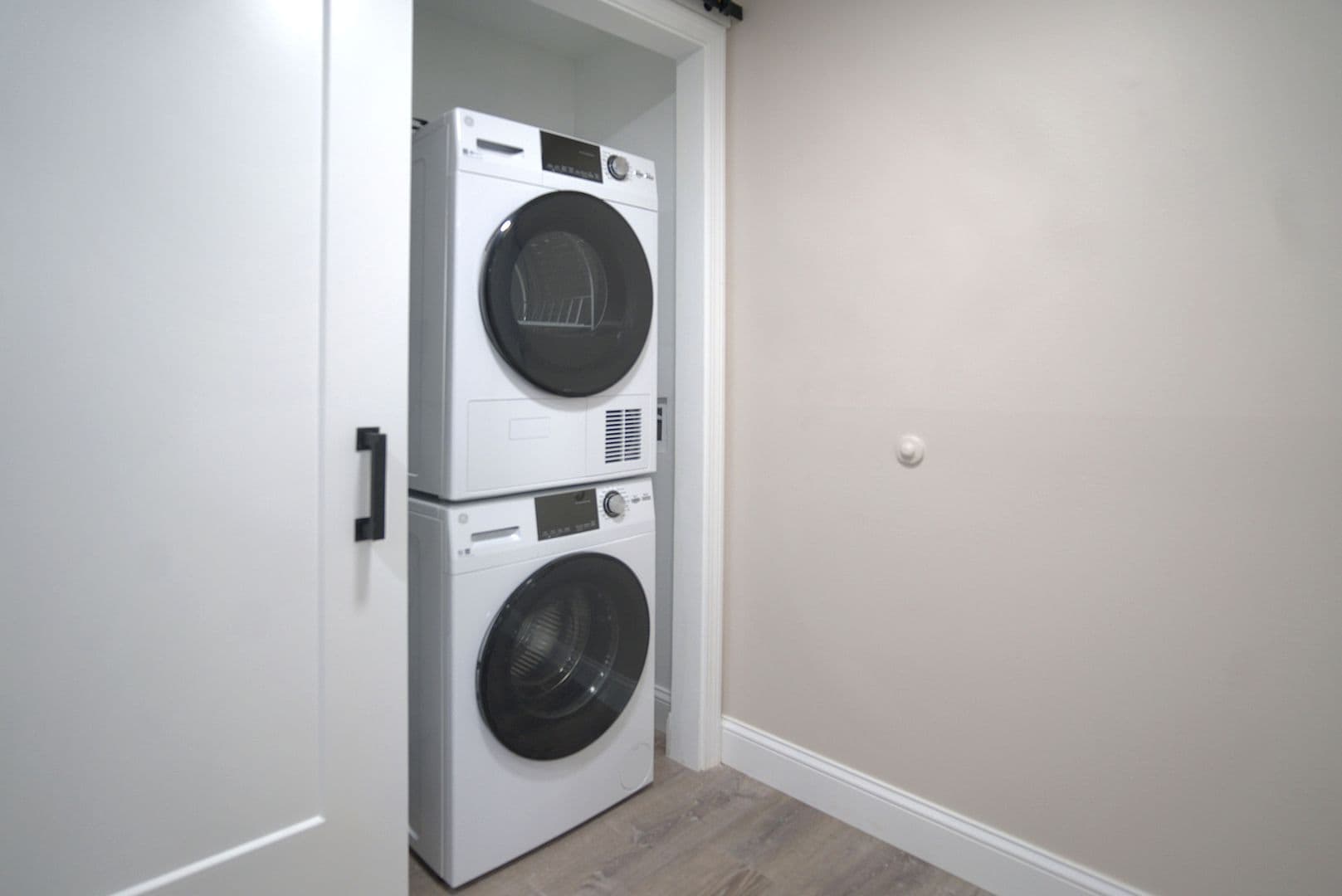 Quincy Apartment: 1020 Southern Artery