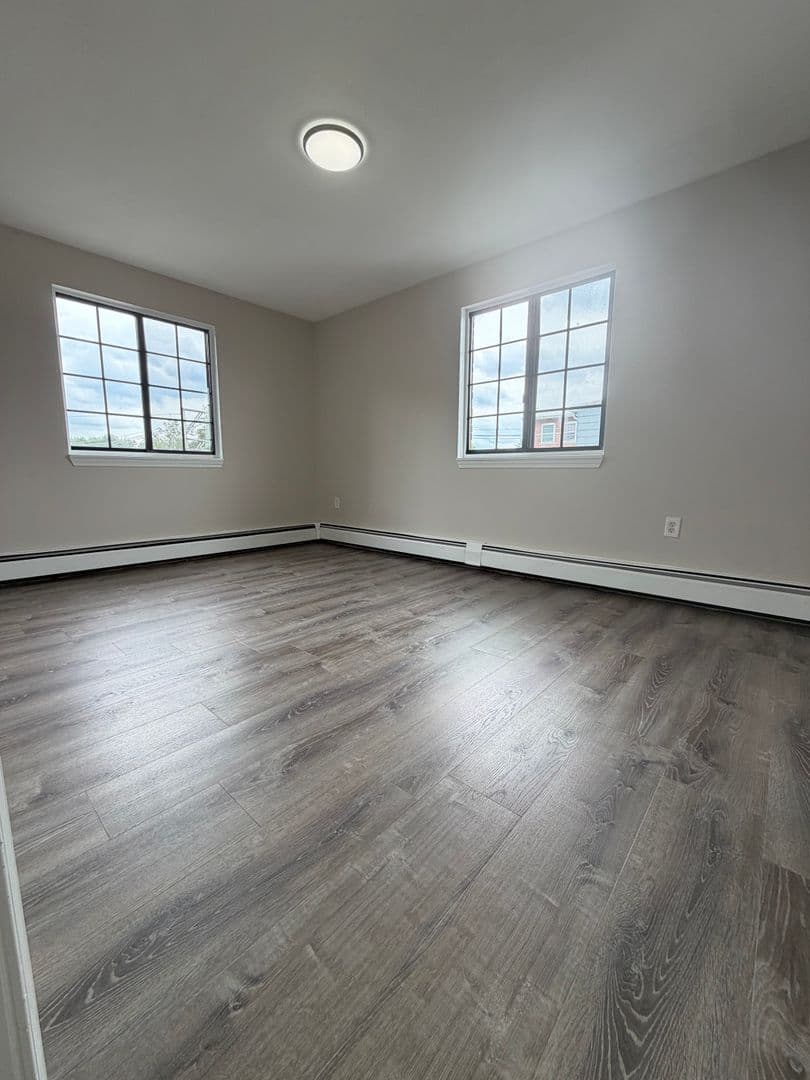 Manchester Apartment: 153 West Hancock street