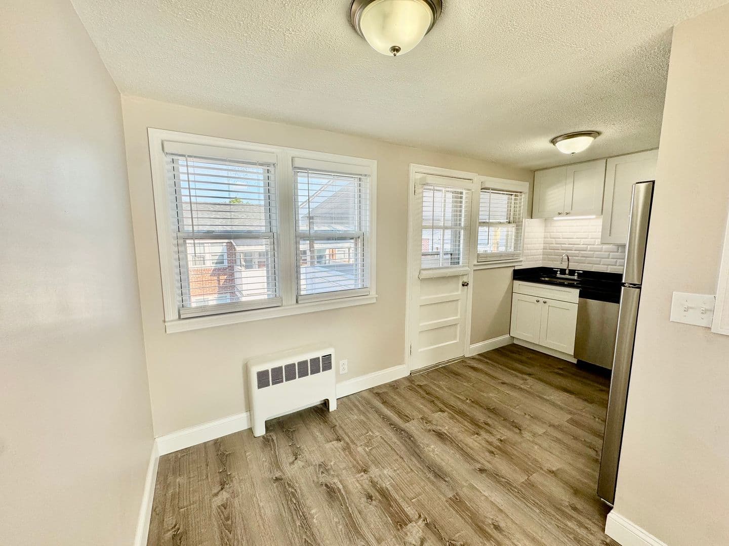 Somerset Apartment: 102 Shawomet Avenue
