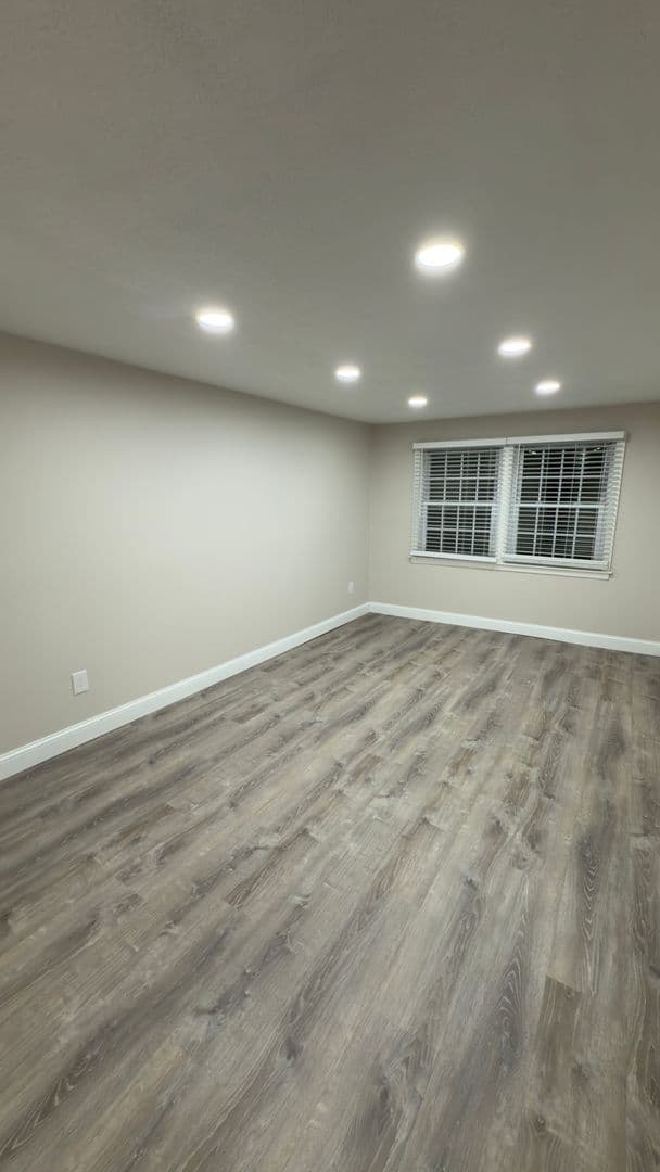 Gardner Apartment: 90 Ridgewood Lane