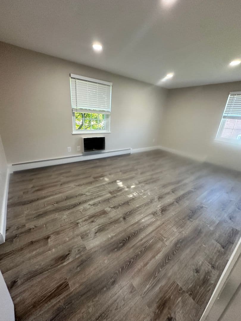 Middletown Apartment: 3 Admiralty Drive