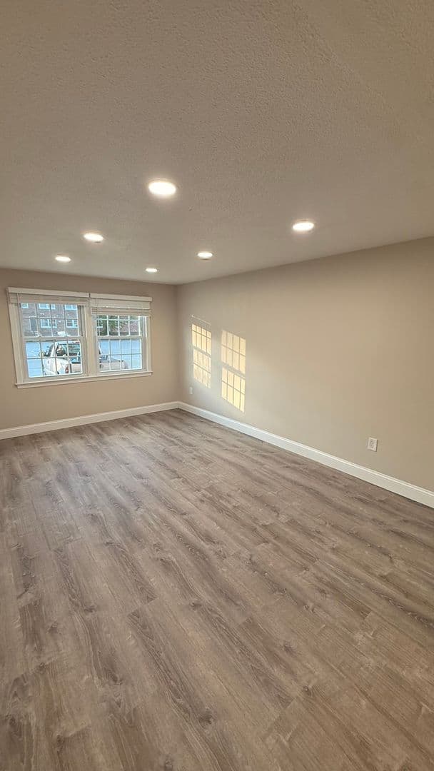 Gardner Apartment: 90 Ridgewood Lane