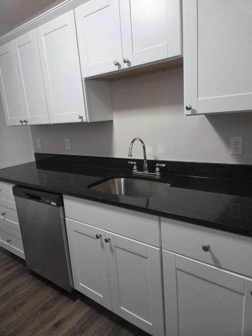 Middletown Apartment: 3 Admiralty Drive