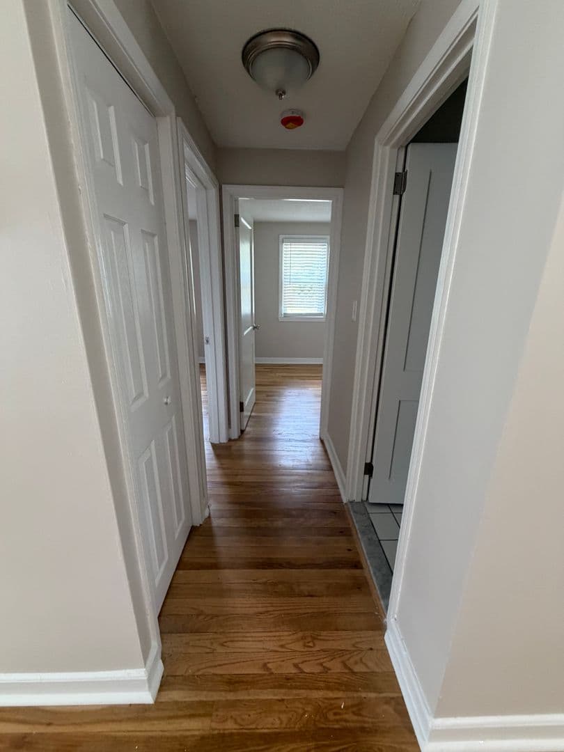 Somerset Apartment: 102 Shawomet Avenue