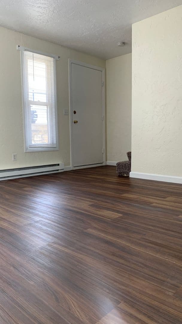Spencer Apartment: 1 Vista Lane