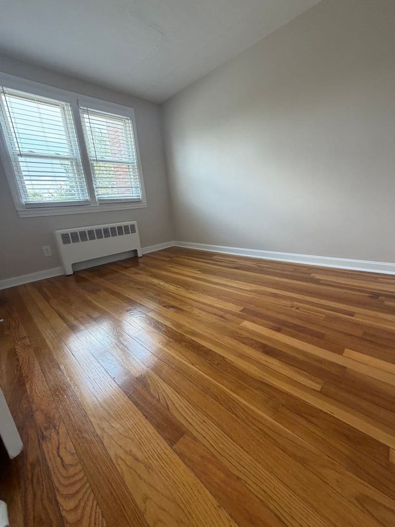Somerset Apartment: 102 Shawomet Avenue