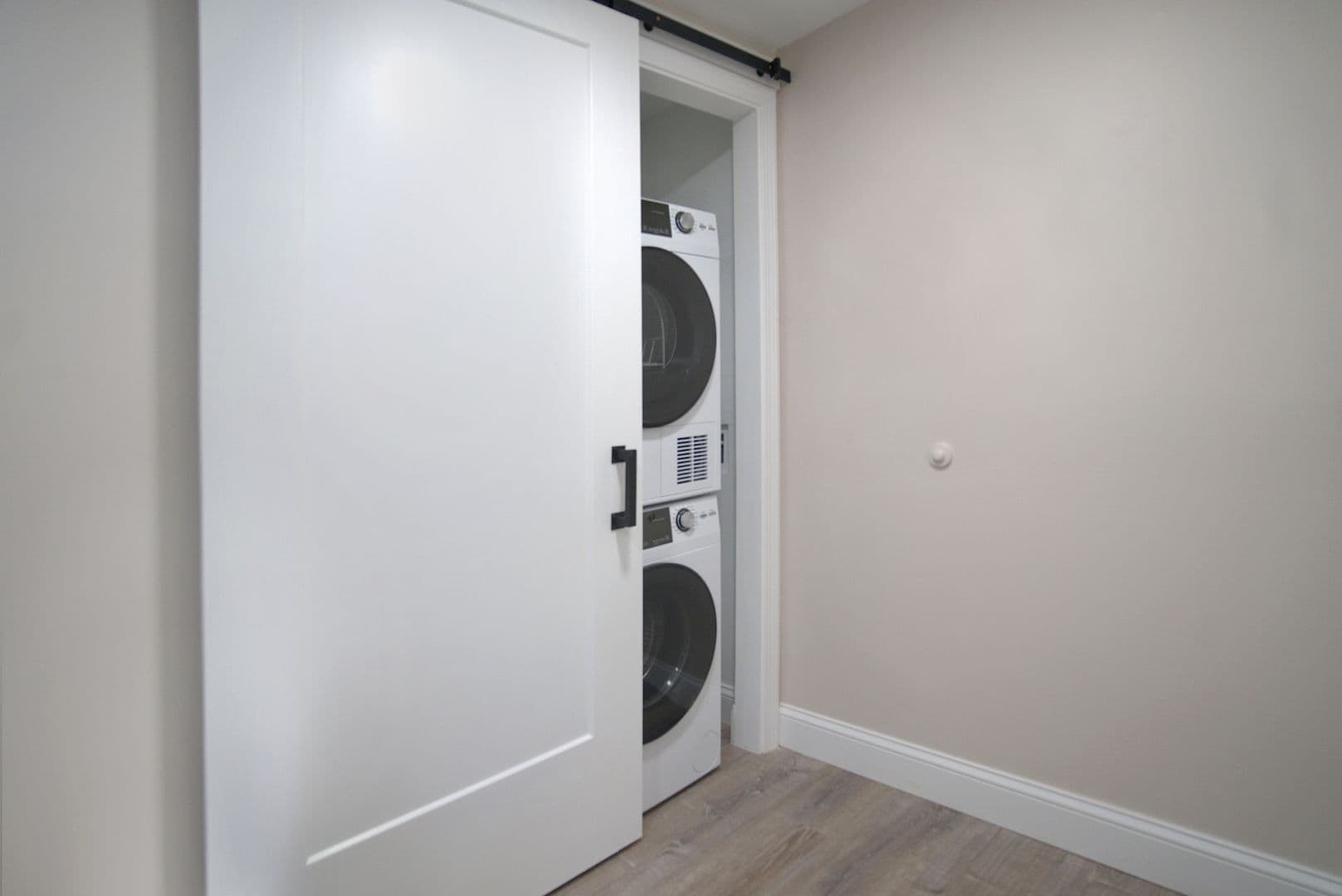 Quincy Apartment: 1020 Southern Artery