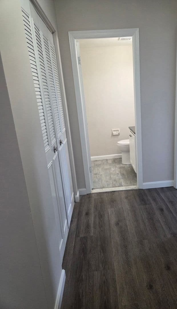 Middletown Apartment: 3 Admiralty Drive