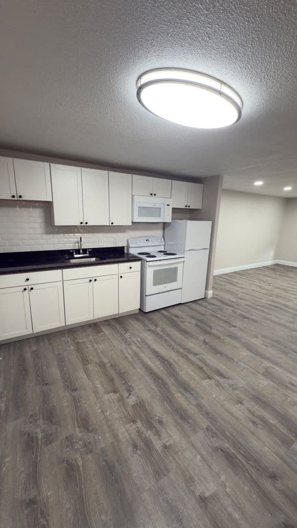 Gardner Apartment: 90 Ridgewood Lane