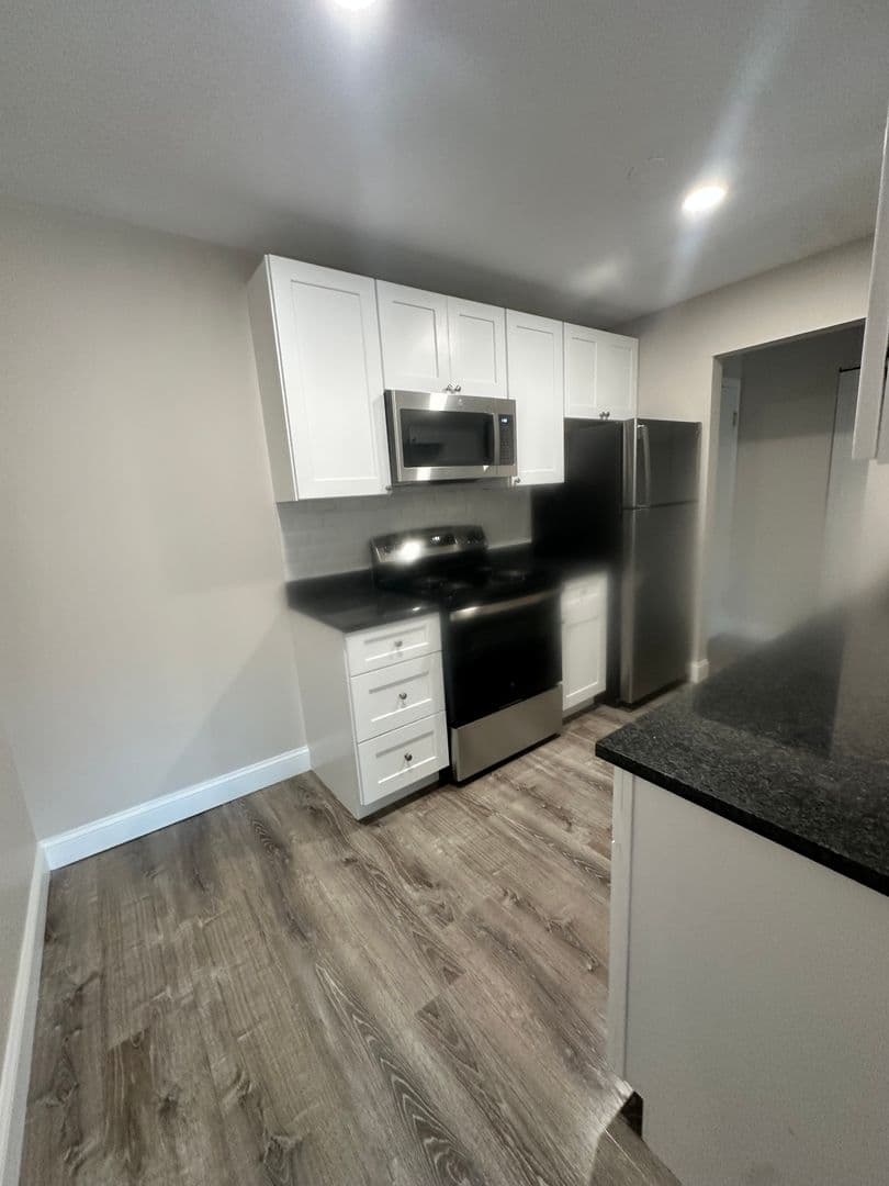 Middletown Apartment: 3 Admiralty Drive