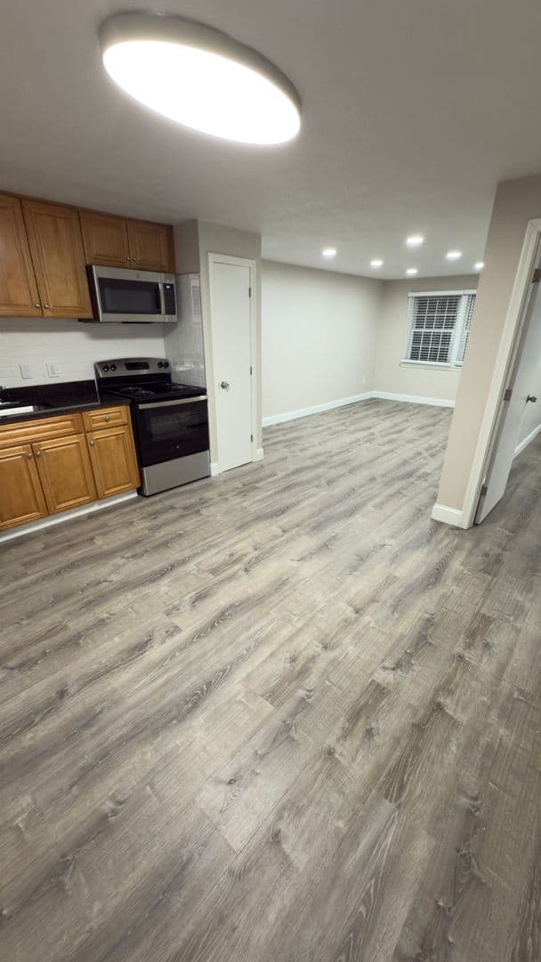 Gardner Apartment: 90 Ridgewood Lane