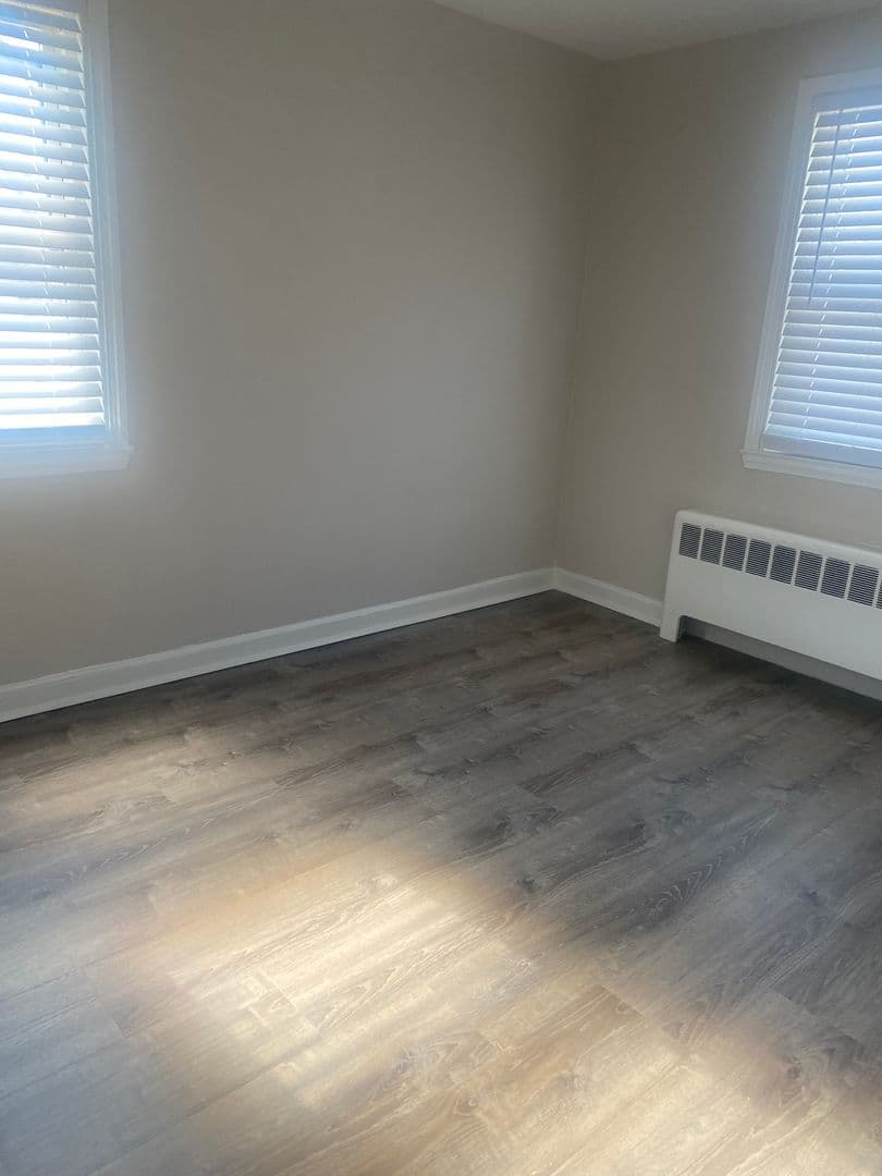 Somerset Apartment: 102 Shawomet Avenue